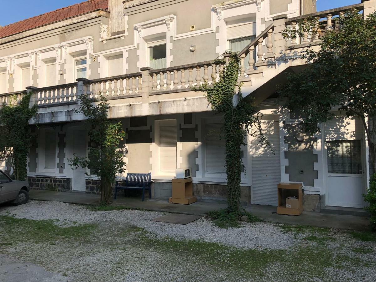 Aux Thermes Saint-Amand-les-Eaux Luaran gambar